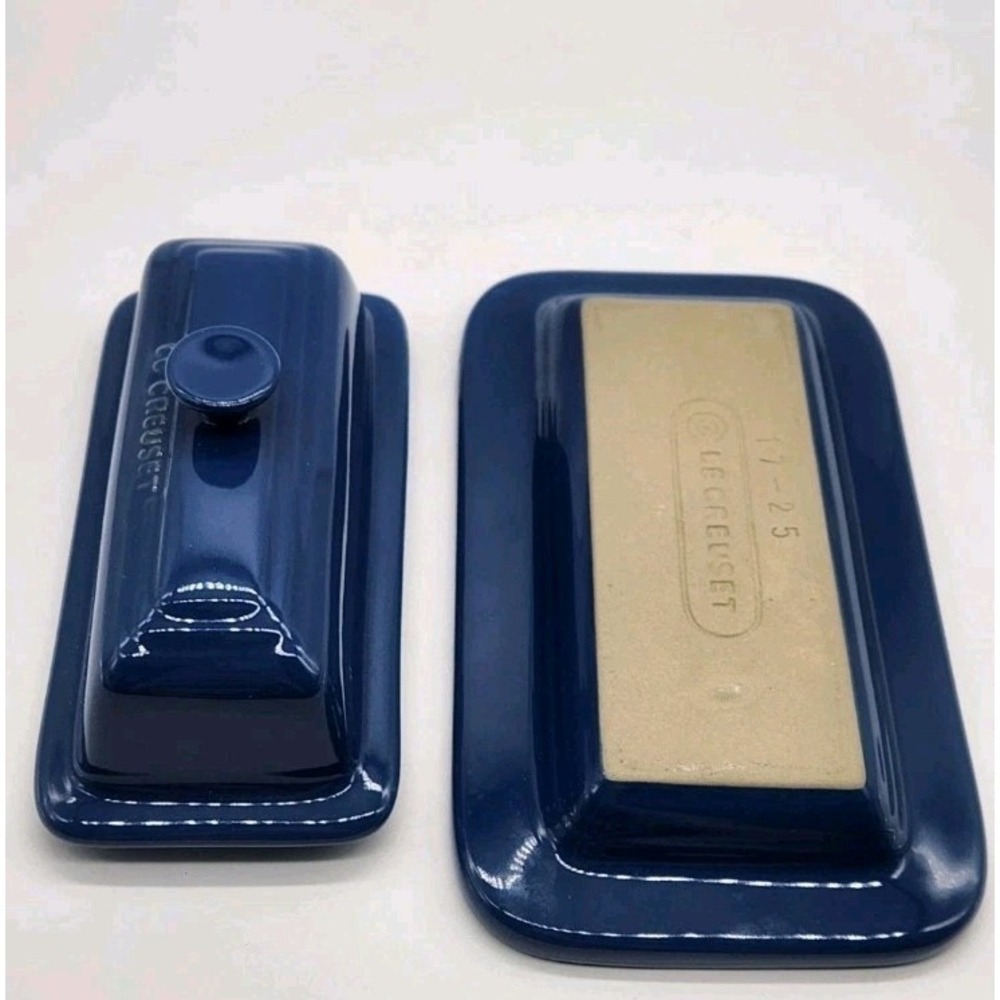 Le Creuset Signature Enamel Stoneware Ceramic Butter Dish Blue 17-25 7.5" x 4.25 - Picture 9 of 9